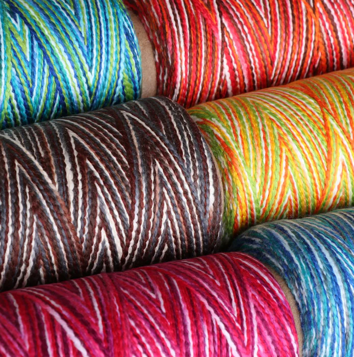 The Woolery Store -The Woolery Store Fils caterpillar Ashford yarns Tisse et